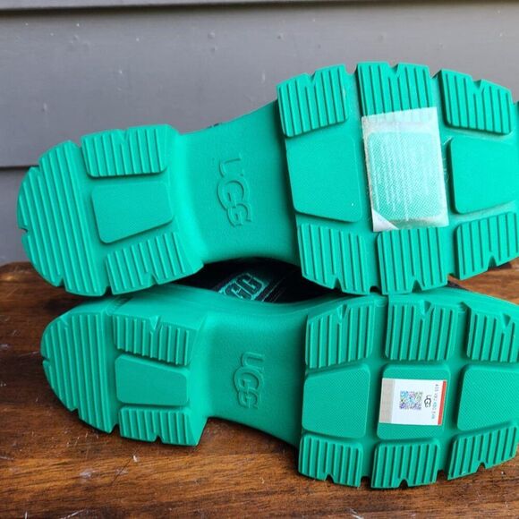 UGG Ashton Plush Emerald Green Black Waterproof Loafers size 7 NWT! - Picture 2 of 13